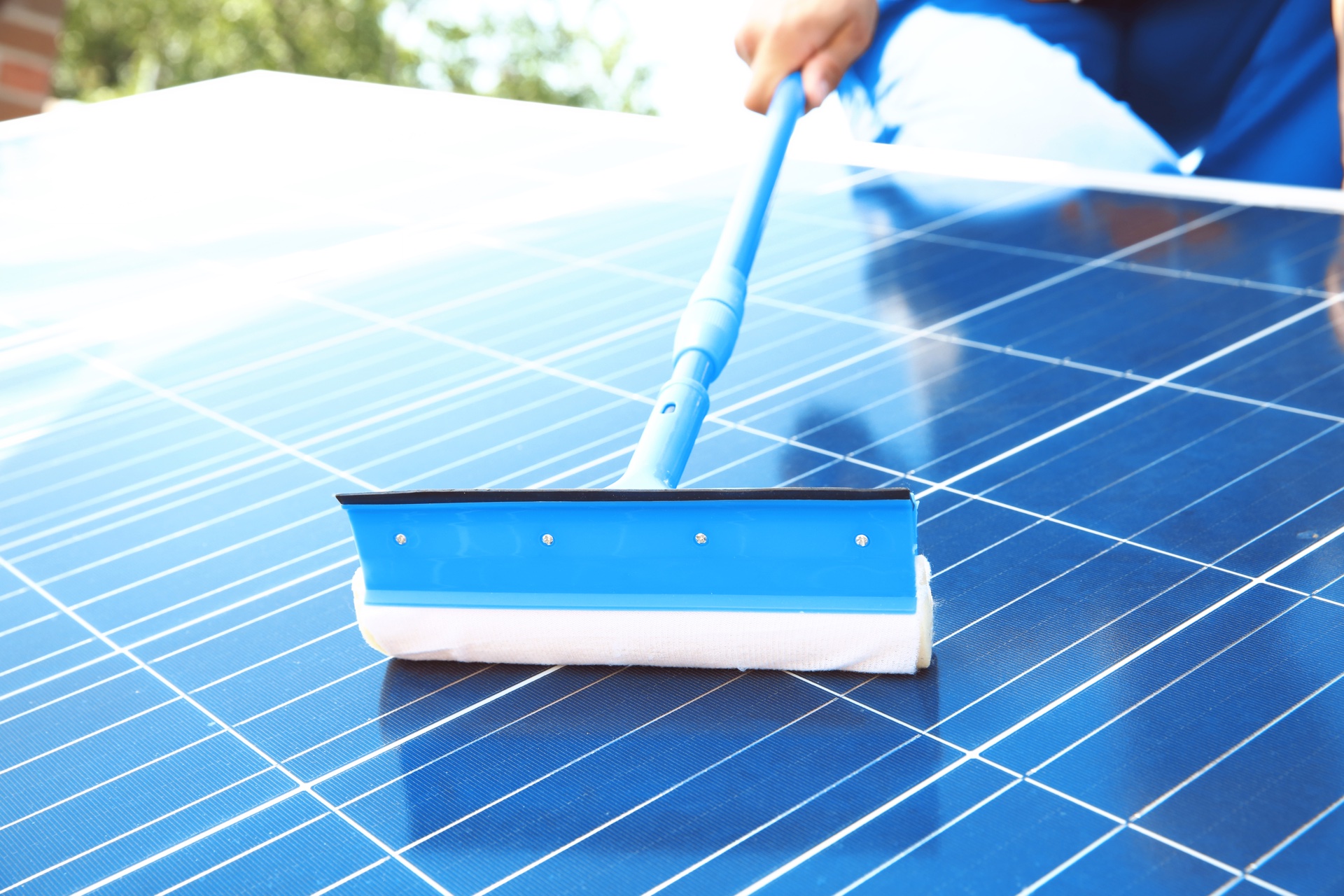 Essential Guide to How to Clean Solar Panels for Maximum Efficiency in 2025